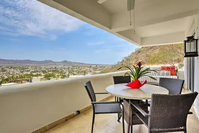 Image de Luxueux Condo Lux Cabo dans la région de Pedregal w / commodités + Vues
