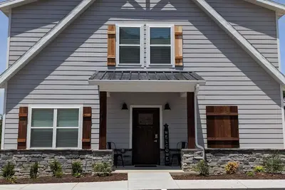 7 Br, 7. 5 Bath Home with Hot Tub close to all of the Branson Fun!