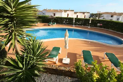Image de Cristaluz dans un emplacement central, à 5 minutes à pied des commerces, des restaurants et de la plage!