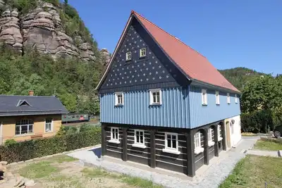 Image de Maison de vacances \"Gebirgshäusl Oybin\" Montagnes de Zittau \/ Haute Lusace + cheminée + environs