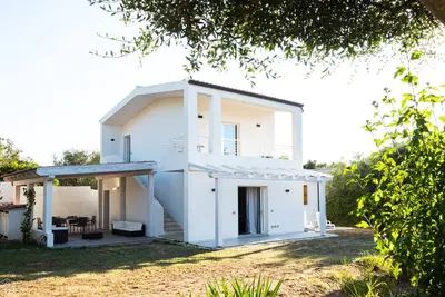 Image de Villetta Bianca - maison moderne 400 mètres plage