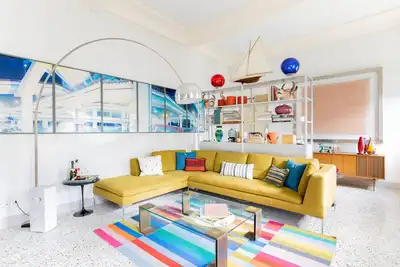 Image de Mode de vie unique, moderne, aéré, murs intérieurs, parking gratuit si handicapé