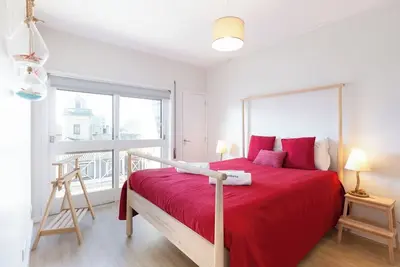 Image de Trendy Elegant Flat w\/ Balcony | 5 min Beach