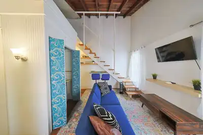 Image de ☆ Nirvana ~ Cottage Loft studio @Venice court / long