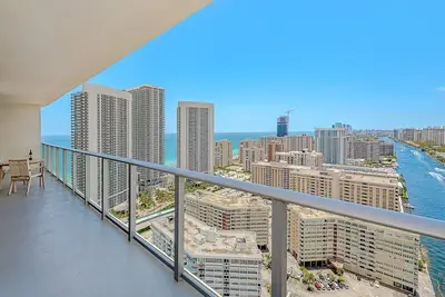 Image de COMMODITÉS 5 * Luxe 3 Br-Vue imprenable et étage élevé