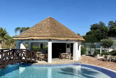 Image de Bel appartement avec d'excellentes installations de villégiature à proximité du lac et de la plage.