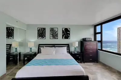 Image de 31st-Floor Oceanview Oasis | Steps to Waikiki Beach with Full Kitchen and Free Parking
