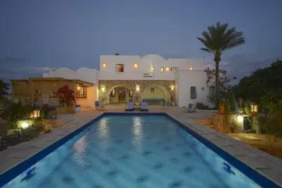 Image de Villa de standing avec piscine privée en bord de mer, climatisée, 12 pers