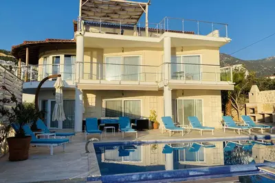 Image de Private spacious luxury family villa in Kalmar with a large pool and jacuzzi!