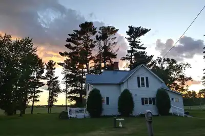 Image de Nouveau! Peaceful Farmhouse Retreat - Pets Welcome!