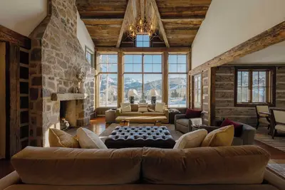 Image de Maison de montagne de luxe près du lac de pêche, à pied de la télécabine: Elk Lake Lodge