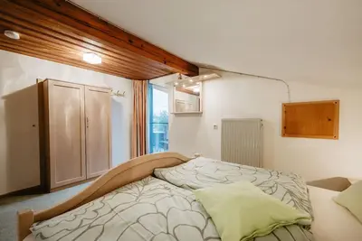 Image de Appartement 3 avec un balcon confortable pour les heures de soirée ensoleillées