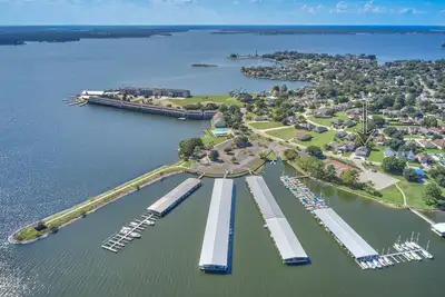 Image de Superbe maison bleue sur le lac Conroe