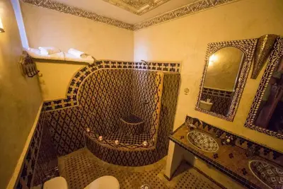 Charmant Riad Ouliya à Fès avec un design marocain authentique