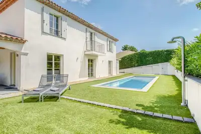 Image de Villa à Le Plan-de-la-Tour avec Piscine