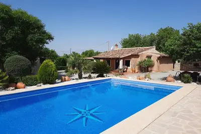 Image de Maison de campagne avec grande piscine et grands jardins