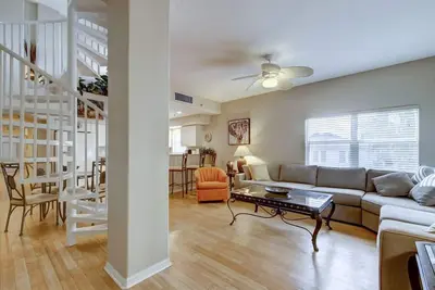Image de Côté golfe 3 chambres 2 condo salle de bain complète avec de nombreux équipements