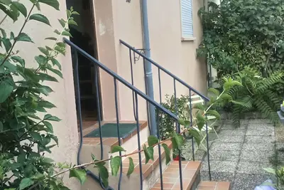 Image de Vaste maison mitoyenne, avec jardinet, dans quartier calme