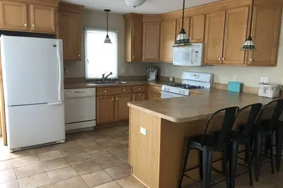 Image de Surf City Apartment - Un pâté de maisons de la plage!