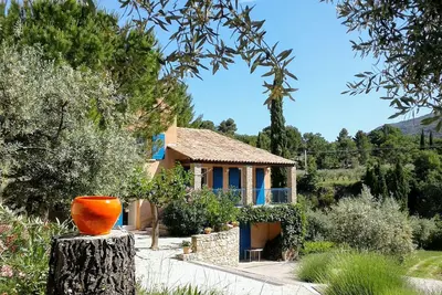 Image de Gîte Bleu au milieu des oliviers