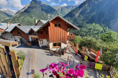 Image de Appartement panoramique de 7 chambres avec vue sur la montagne
