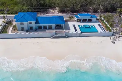 Image de Bienvenue à Sandy Bum Détendez-vous dans le luxe sur la plage de Tar Bay (liste de 7 chambres)