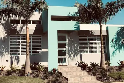 Image de Large 5br House, Pool, A/C, Solar/Tesla Batteries, 5 Min Walk to Dorado Beach!