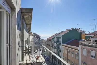 Image de Terrasse Avec Vue Sur La RIVIÈRE * 1bd Apt *