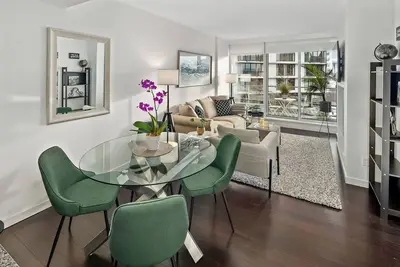 Image de Condo Exécutif de Luxe avec Parking Sécurisé