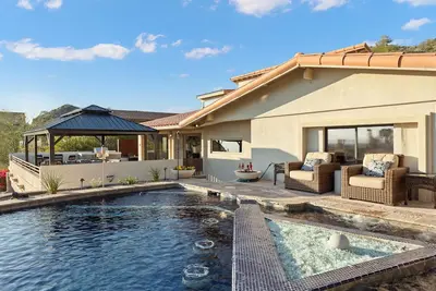 Mountainside Retreat with City Vistas ~ Spa & Pool with heat option