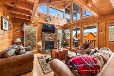 Image de NewListing ★ 85 $ Spécial ★ Mins2Dollywood & Island ★ MtnValleyViews ★ HotTub & Games