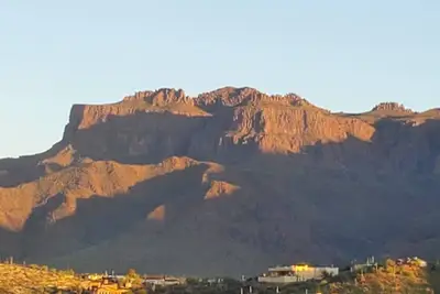 Image de Nouvelle inscription - Maison Gold Canyon avec piscine chauffée et vue imprenable sur les montagnes