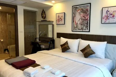 Image de Appartement de luxe C2 avec vue sur le jardin dans Grand Avenue by Pattaya City Estates.
