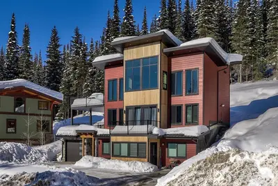 Image de Bienvenue au Lookout Lodge dans la deuxième plus grande station de ski du Canada. <br>