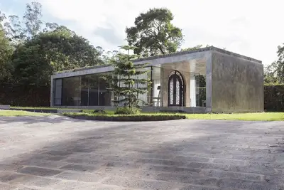 Image de Villa à l'architecture minimaliste moderne au milieu d'une réserve naturelle