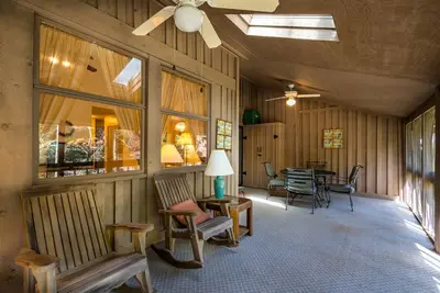 Image de Maison de ville confortable avec un accès facile à de superbes équipements