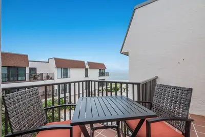 Image de Magnifique condo en bord de mer - Très bien situé - Ne manquez pas cela!