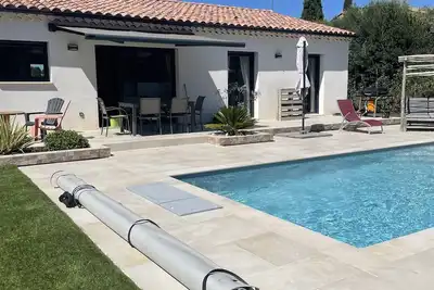 Image de Villa contemporaine climatisée, 2 ch, plein pied avec piscine Au Calme