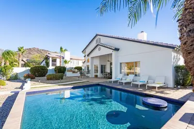 Image de Luxe Lakefront Desert Oasis w/ Boat & Heated Pool