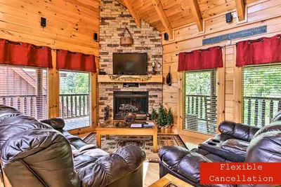 Image de Cabine haut de gamme avec salle de jeux, Familial, près de Pigeon Forge, tarifs bas