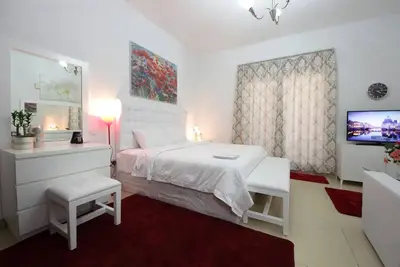 Image de Voguish State- of the Art Studio Apartment in Stadium point, Sport City