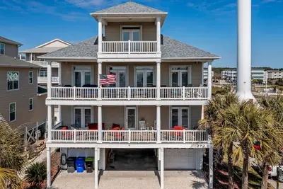 Image de 7 Bedroom Home with Beautiful Ocean View, Private Pool and Elevator