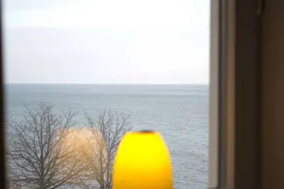 Image de 4) Chambre double avec vue sur la mer vers la mer - vue ferry