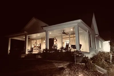 Image de Downtown Van Buren House- University on one side- Square on the other- sleeps 8