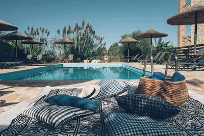 Image de Duplex Boutique Maisonnette à côté de la plage avec piscine et baignoire spa privée