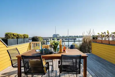 Image de Achterdiek: vue sur le port, sauna bien-être avec sauna à vapeur, terrasse