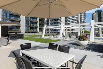 Superbe escapade parfaite avec vue sur l'océan, 2br, parking gratuit et Wifi