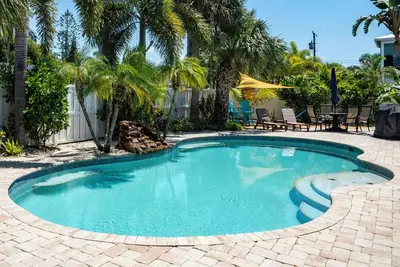 Image de Barbecue au gaz magnifique piscine paisible duplex idéal pour la famille se réunissent