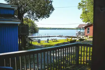 Image de Black Bird Cottage - 2-Bedroom Cottage – Family Friendly & Lake View