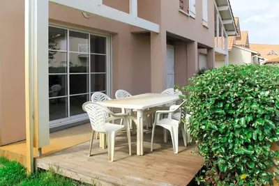 Image de Appartement dans une maison de vacances avec Wifi, piscine, Tv, terrasse, animaux admis, parking